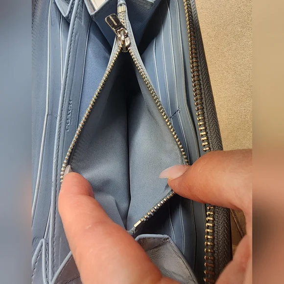 Coach ACCORDION ZIP WALLET IN FIELD FLORA PRINT COATED CANVAS - Picture 11 of 11